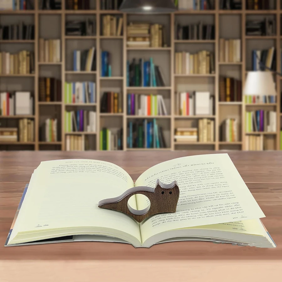 Marque-page en Bois — Le Chat Lecteur